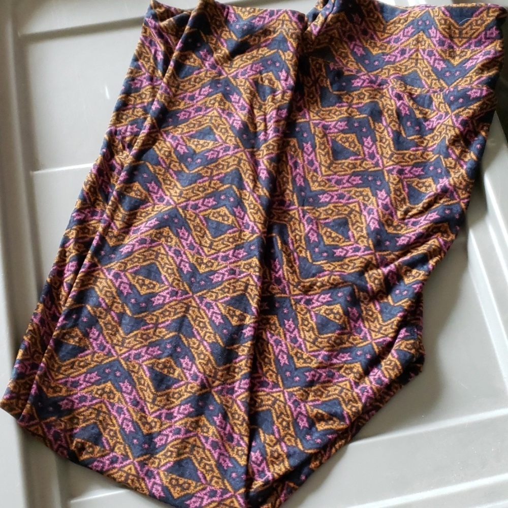Lularoe leggings grey pattern tall and curvy